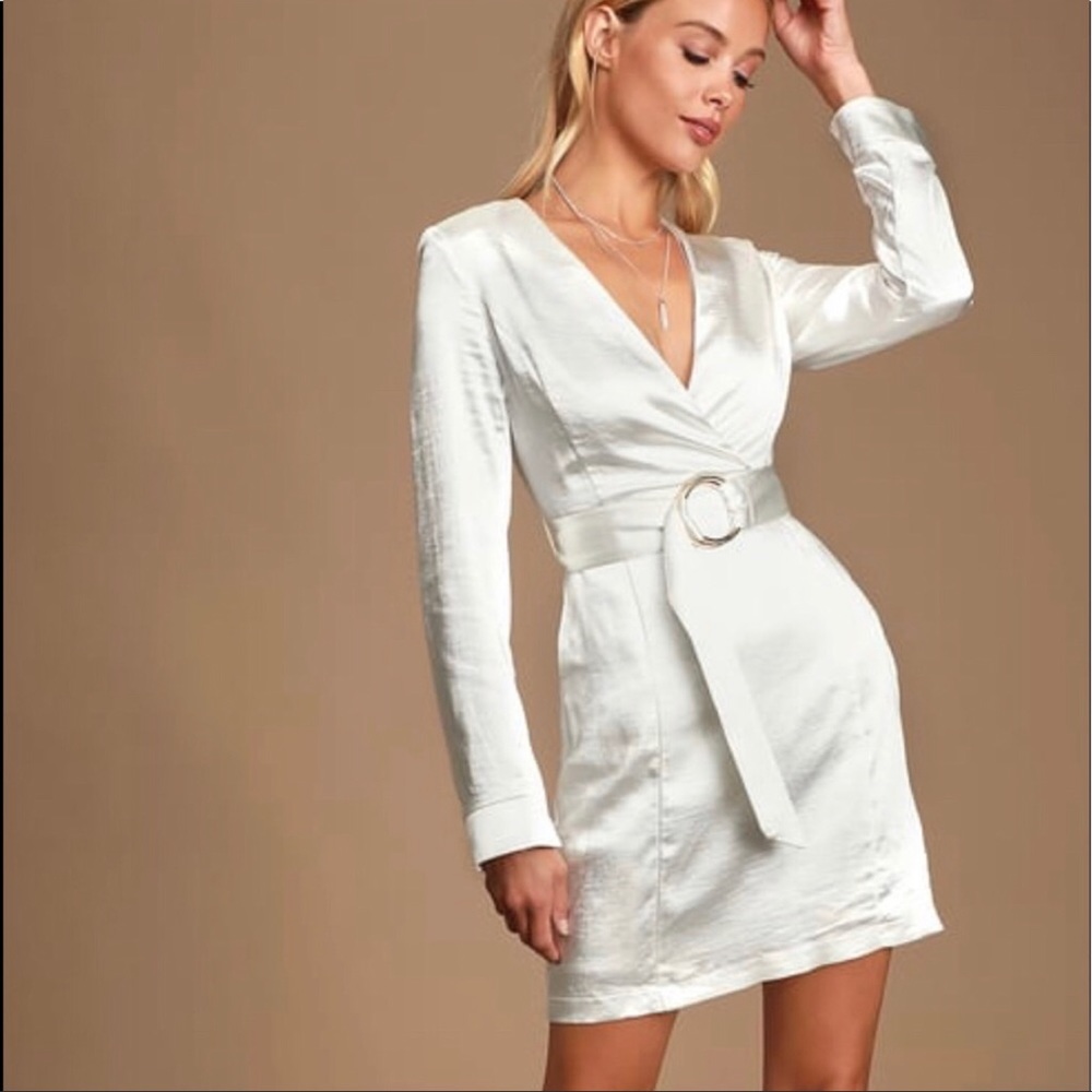 NWT Lulu’s white satin long sleeve dress